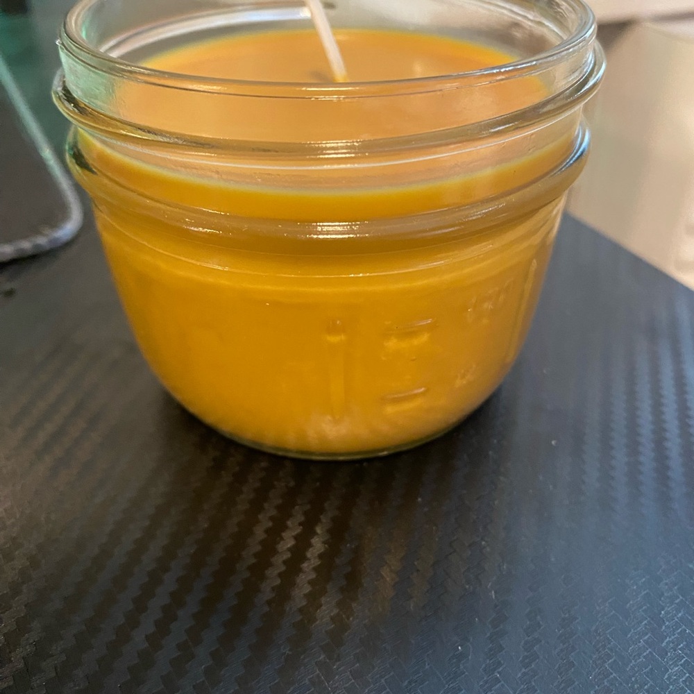 Handmade sandalwood candle 8oz made with soywax - Picture 2 of 2